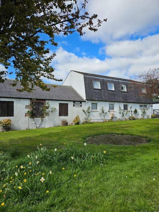 The Ferns - Shared Garden Apartment With Parking Darvel Exteriér fotografie