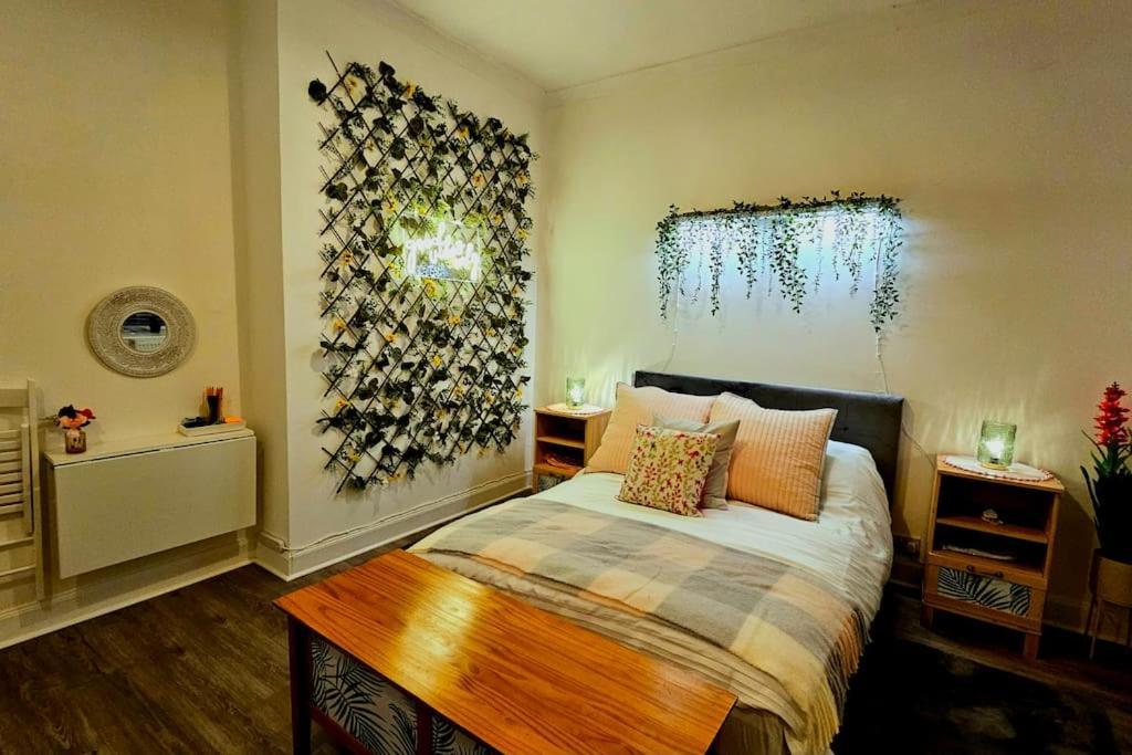 The Ferns - Shared Garden Apartment With Parking Darvel Exteriér fotografie