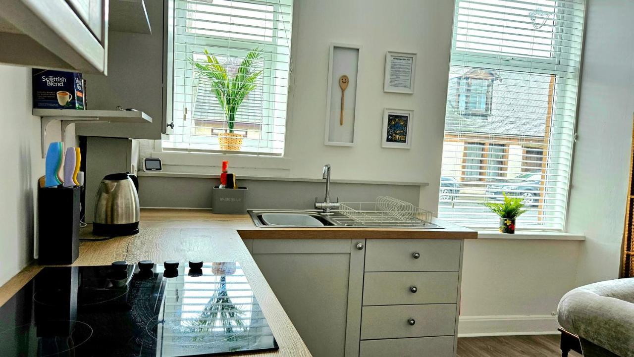 The Ferns - Shared Garden Apartment With Parking Darvel Exteriér fotografie