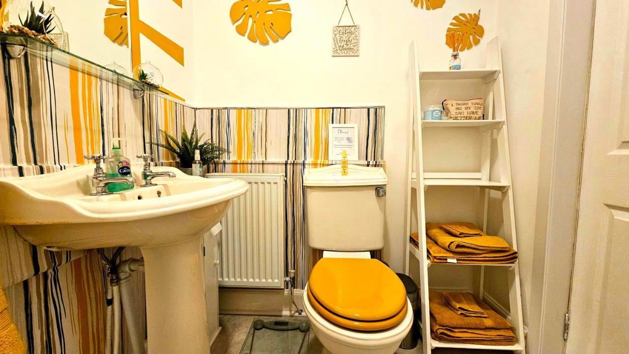 The Ferns - Shared Garden Apartment With Parking Darvel Exteriér fotografie