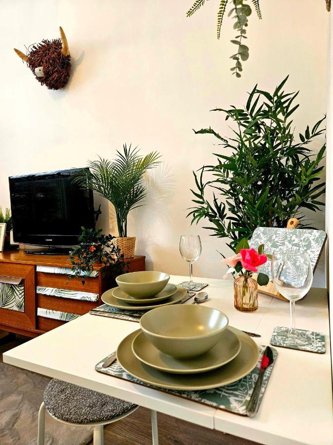 The Ferns - Shared Garden Apartment With Parking Darvel Exteriér fotografie