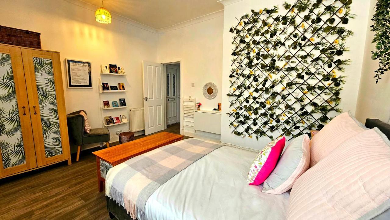 The Ferns - Shared Garden Apartment With Parking Darvel Exteriér fotografie
